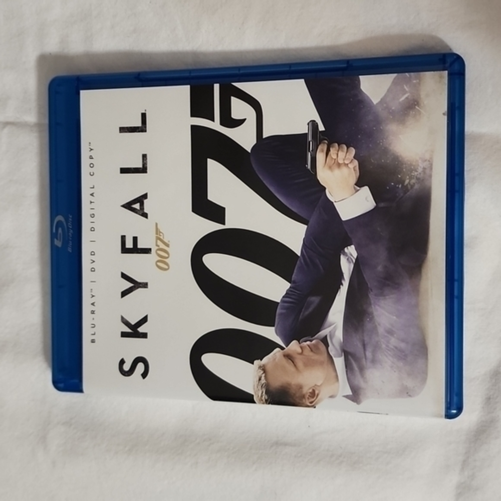 Skyfall James Bond Blu-ray and‎ DVD Discs